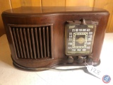 Vintage Sonora Radio Receiver with Wooden Knobs Model No. RCU-208