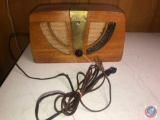 Zenith Vintage Portable Tube Radio Model No. 6D03DE