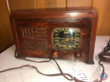 Vintage Zenith Long Distance Radio with Tone Control Model No. 6D538