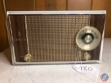 Vintage Zenith Portable Tube Radio Model No. T2509