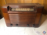 Vintage Coronado Superheterodyne Broadcast Shortwave Radio Model No. 1682