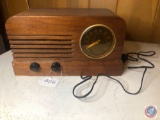 Vintage Midland Portable Tube Radio [[ NO MODEL NO. VISIBLE]]