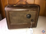 Airline Vintage Portable Tube Radio Model No. 05-GHM-1061A