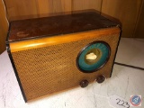 1946 Emerson Vintage Portable Tube Radio Model No. 503