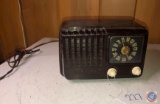 Air King Vintage Portable Tube Radio Model No. 511-110