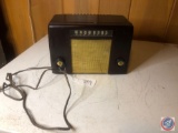 Coronado Vintage Portable Tube Radio Model No. 05RA2-43-823GA