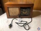 Zenith Vintage Long Distance Radio Model No. 5D027