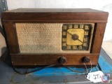Admiral Vintage Super Aeroscope Standard Broadcast Radio Model No. 7T15-N