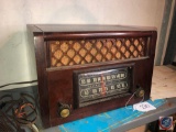 General Electric Vintage Standard Shortwave Mega Cycle Model No. 221