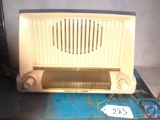 General Electric Vintage Portable Tube Radio Model No. 42