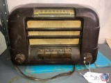 Coronado Vintage Portable Tube Radio Model No. 6D115