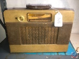 Wards Airline Vintage Portable Tube Radio Model No. 64BR-1051A