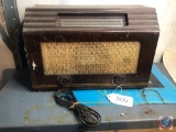 Musicaire Vintage Portable Tube Radio [[NO MODEL NO. VISIBLE]]