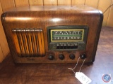 Delco Vintage Short Wave Standard Broadcast Radio [[NO MODEL NO. VISIBLE]]