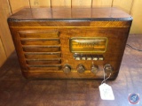 Silvertone Vintage Radio Net Portable Tube Radio ID No. 101.571-1