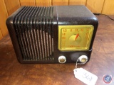 Travler Vintage Portable Tube Radio Model No. 5171