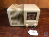 1946 Trav-ler Vintage Portable Tube Radio Model No. 5002 Serial No. 275656