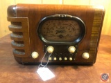 1930's Zenith Vintage Long Distance Standard Broadcast Short Wave Portable Tube Radio Model No.