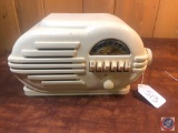 Belmont Vintage Portable Tube Radio Model No. 6D111-Series B