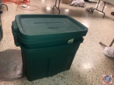 (2) Rubbermaid Rough Neck Totes with Lids