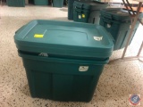 (2) Rubbermaid Rough Neck Totes with Lids