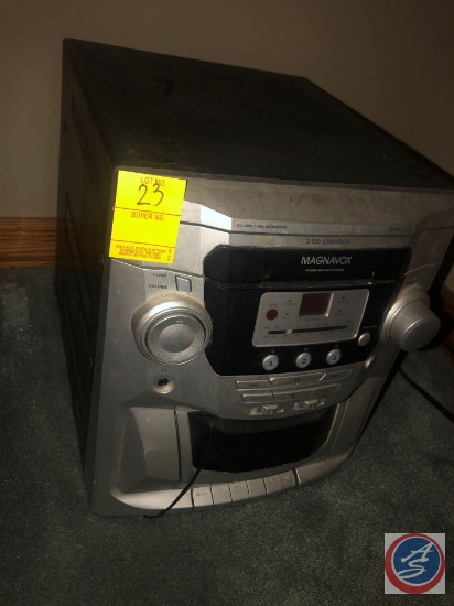 Magnavox 3-CD Changer Model No. MAS85/17 and (2) Speakers