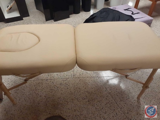 Earthlite Massage Table w/ Carrying Case
