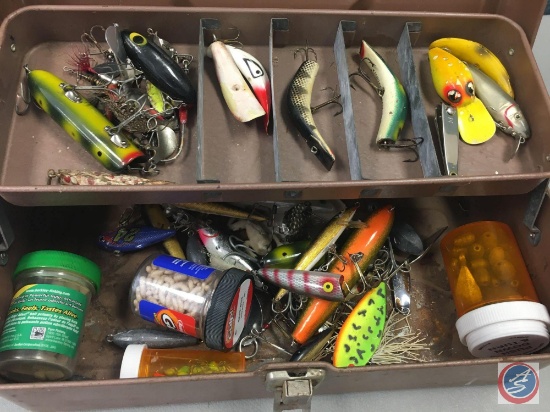 Metal single tray tacklebox w/contents included - Lures of various types, Hooks, Weights, and Floats