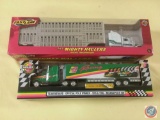 {{2X$Bid}} Fast Lane 1:43 Die Cast Mighty Hauler Potente Transportador and Team Menards Official