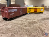 {{2X$Bid}} Lionel 17227 Union Pacific Double Door Box Car and Norfolk Southern NS18345 Boxcar