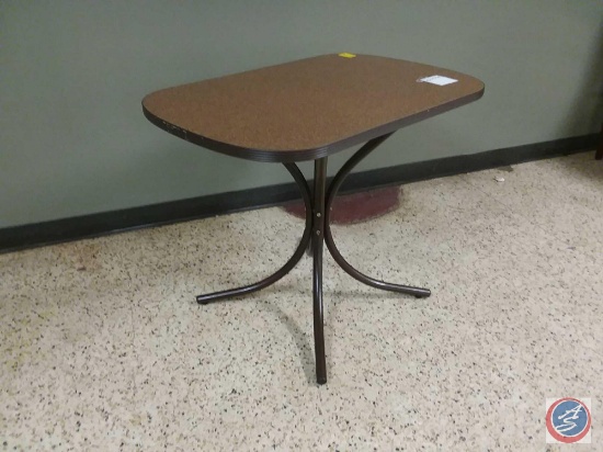 One table measuring 35.5x23.5x28