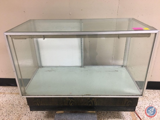 Retail Metal/Glass Display Case No shelf 48" x 20" x 38" (Light does not work and only 1 sliding