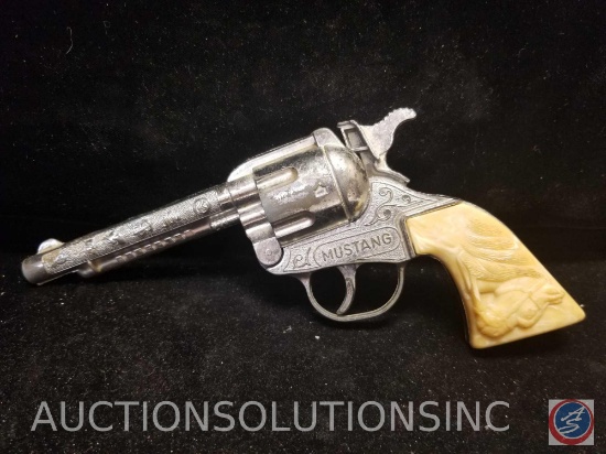 Vintage Kilgore Mustang Cap Gun With Horse Head Grips