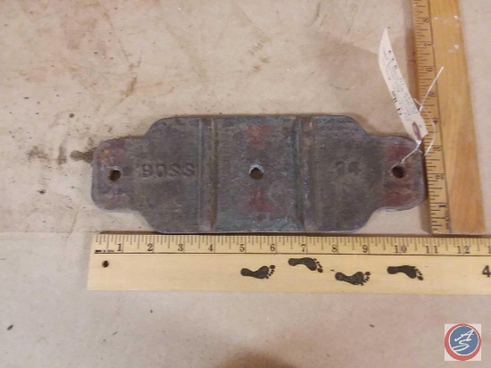 Dempster Manufacturing Co Boss Mounting Pate Height 4" Width 11" Part #14... 4lbs
