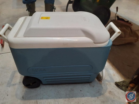 Igloo Chest Cooler on Wheels with Handle
