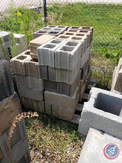 12 pallets assorted block, appx 800 standards/corners...and 210 appx caps