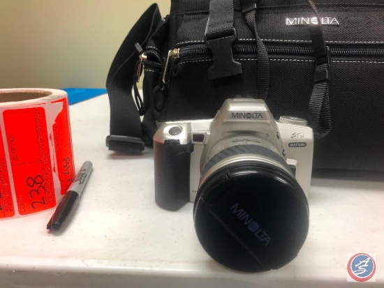 Minolta ST si Maxxium Camera Model No. 97018291 in Carrying Case with Sigma Electronic Flash Model