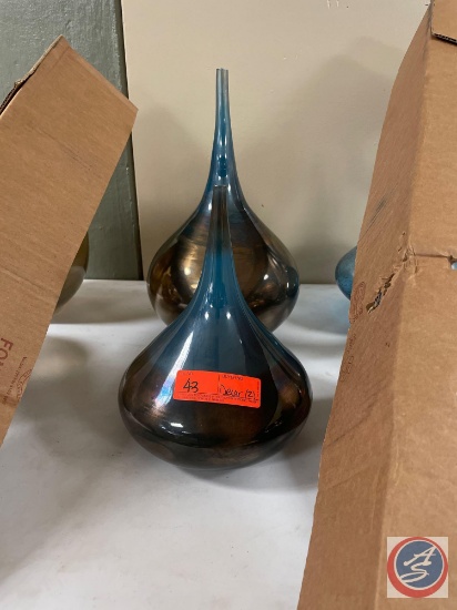 (2) Cyan Design Ariel Glass Vase's Measuring (12"), (16 1/2")