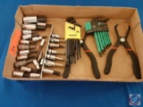 (1) Flat assorted items; Push Pin Pliers, Bondhus Stubby Ball End Hex Allen...key set,Wera Torx...Al