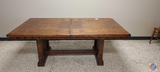 Beautiful Wood Dining Room Table with (2) 12 in Leaves for it, Table approx. measurement is