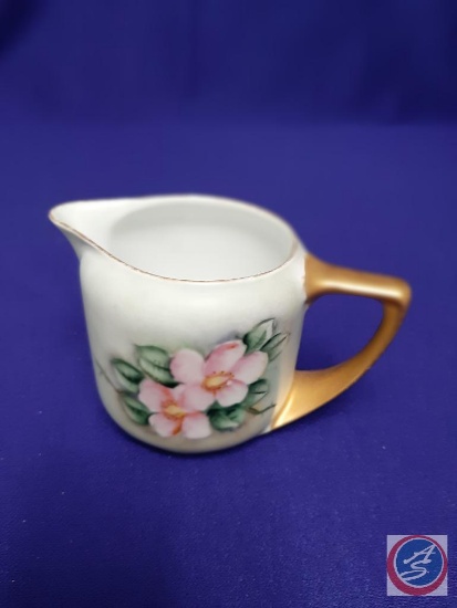 Rosenthal Porcelain creamer H 3.5?. Gold handle. (Mark: Rosenthal, Donatello, Bavaria)