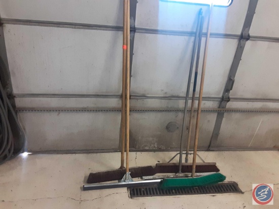 Shop brooms and shop squeegees