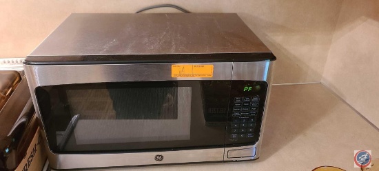 GE microwave oven model# JE5114684133 s/n VH272277A