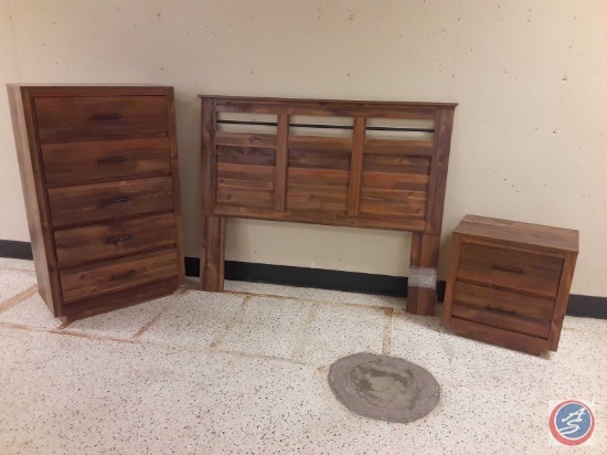 {{2X$BID}} Queen Bedroom Set Chest of Drawers Approx Measurements are: 32X16X54, Nite Stand Approx