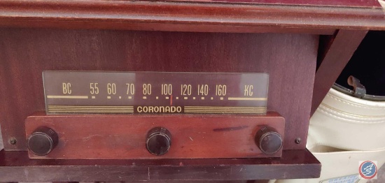 Coronado model 43-6730 end table radio...