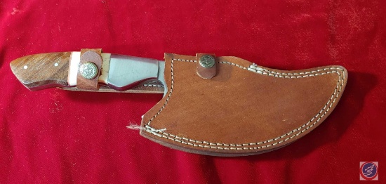 Handmade Damascus Knife with leather sheath. Cash 440C Steel Blade.