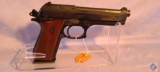 Manufacturer: Taurus CaliberGauge: 9 MM Model: PT 92AF FirearmType: Pistol SerialNumber: TJJ68638