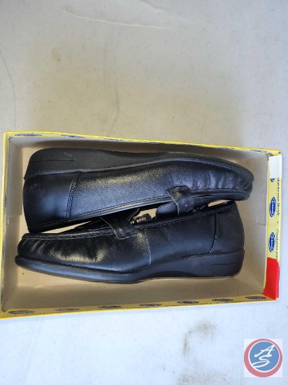 Dr. Scholl's leather slip on's size 10 (new)