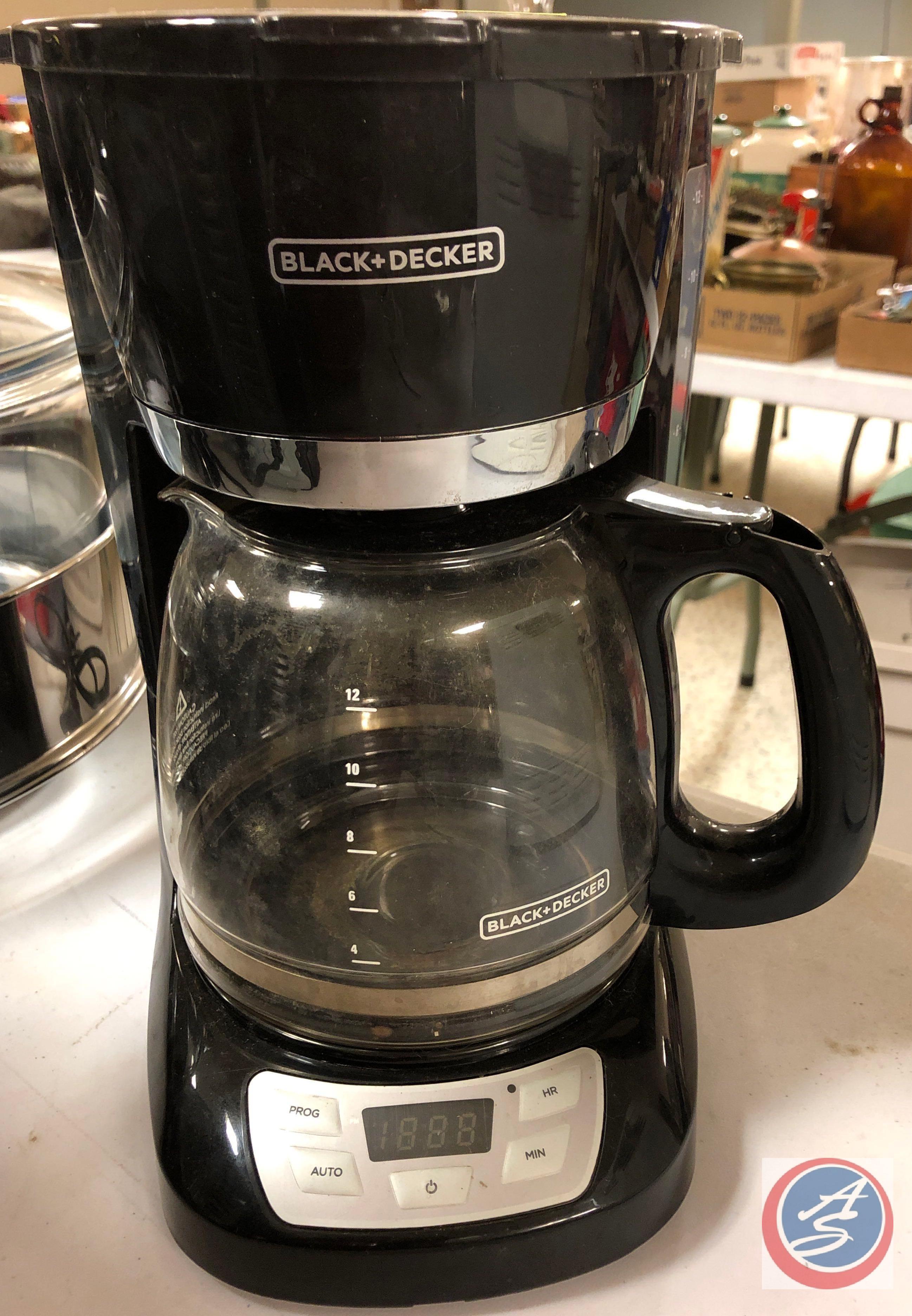 Black & Decker 12 Cup Coffee Maker Model CM1050B for Sale in