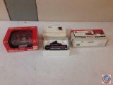 (1)1:43 scale diecast Pit Stop showcase 1994 Edition,(1)1:96 Wynonna tractor and trailer,(1)1:25